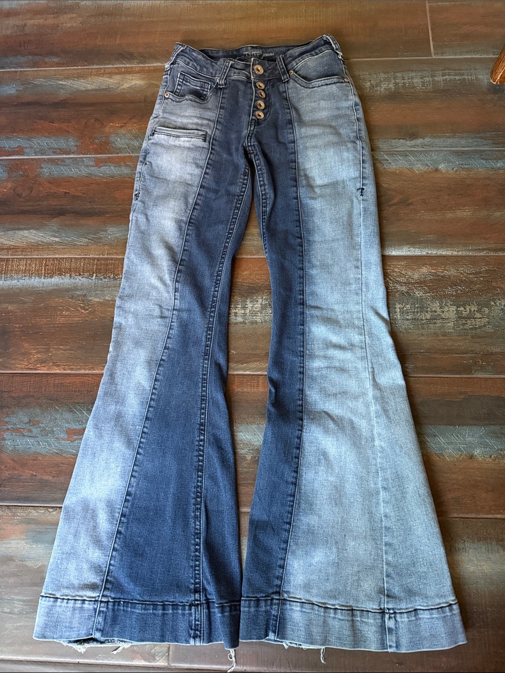 Cowgirl Tuff Two-Tone Blue Mid-Rise Flare Jeans Size 24/31